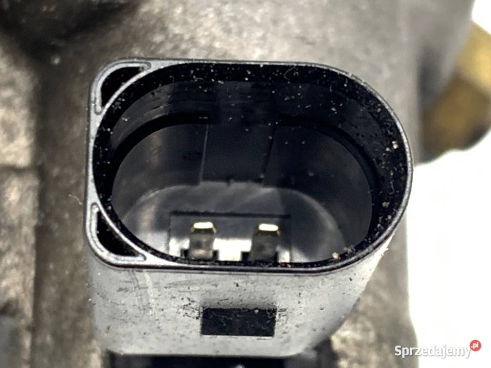 SPRĘŻARKA KLIMATYZACJI VW PASSAT B7 5K0820803A osobowe podkarpackie