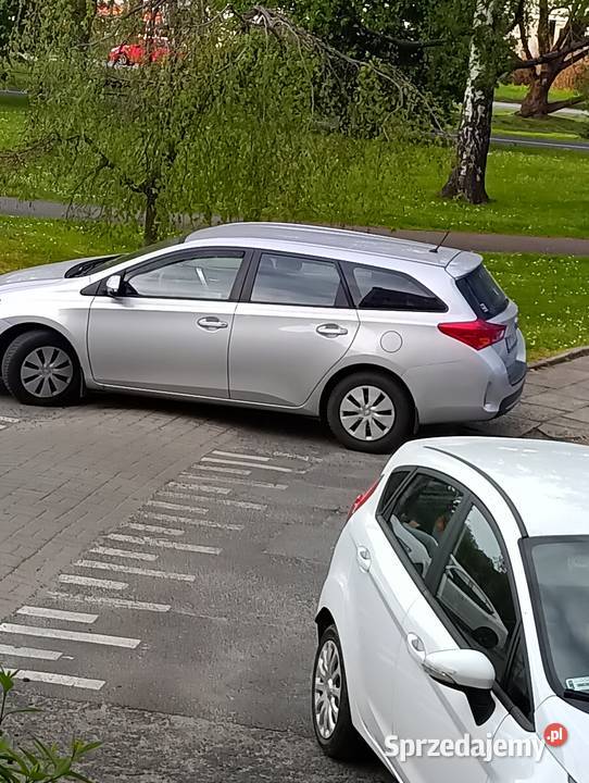 Tpyota Auris TS bęzyna 16 Rok produkcji 2014 opolskie