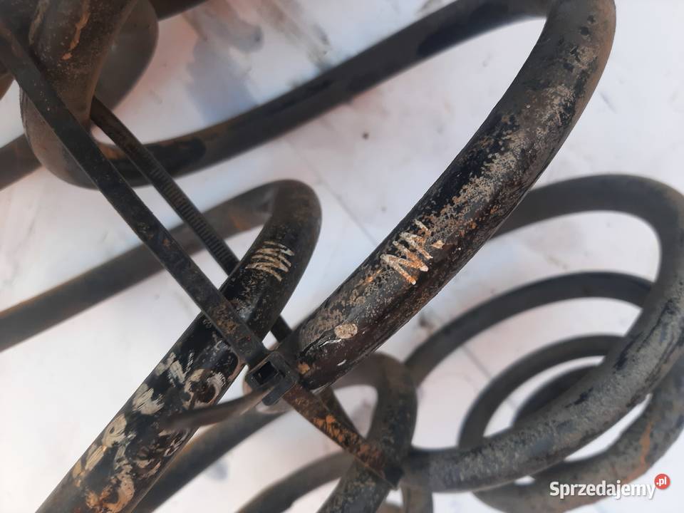 Opel Corsa C 17 DTI komplet sprężyn tylnych Sprężyny zawieszenia Ksawerów