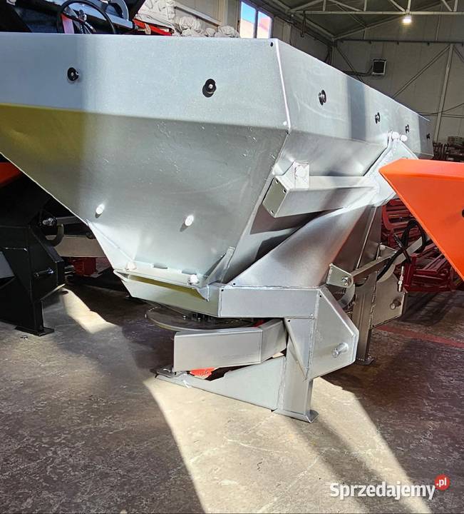 Dwutalerzowy Rozsiewacz 600L Demarol Stargard