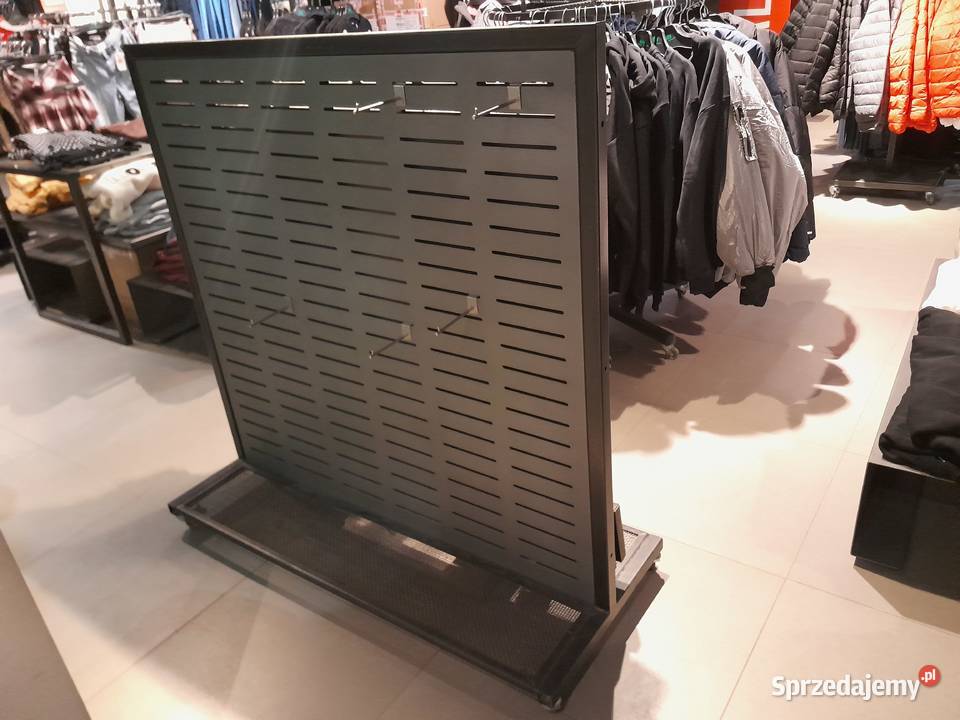 Meble Cropp wyposażenie sklepu 150 m kw Gorlice