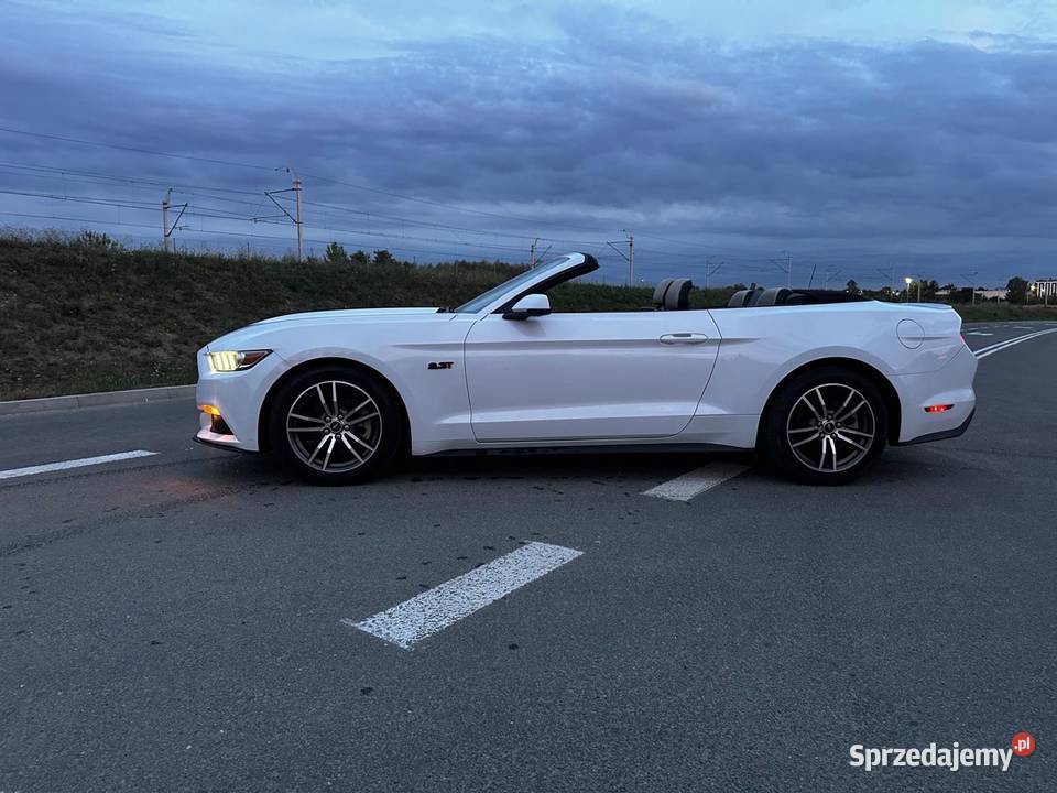 Ford Mustang 2017 23 313 koni cabrio Radom