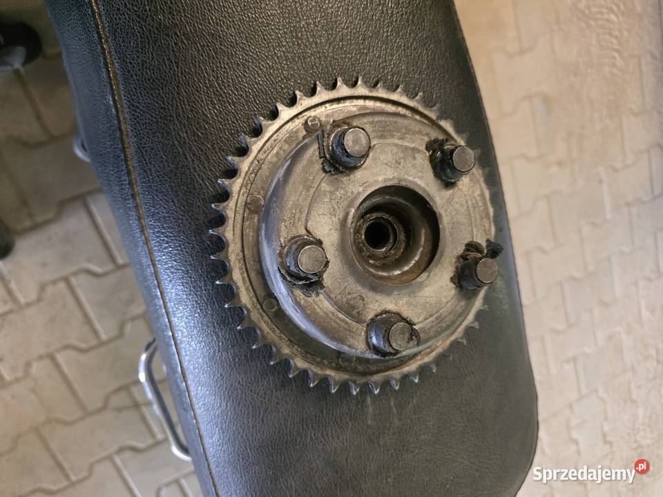 Zabierak koła tylnego z zebatka wsk 125