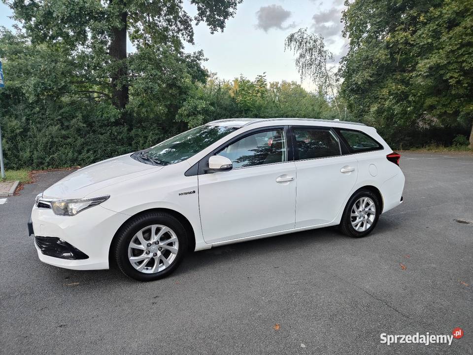 Toyota Auris 18 Hybrid asystent parkowania Borzęcin