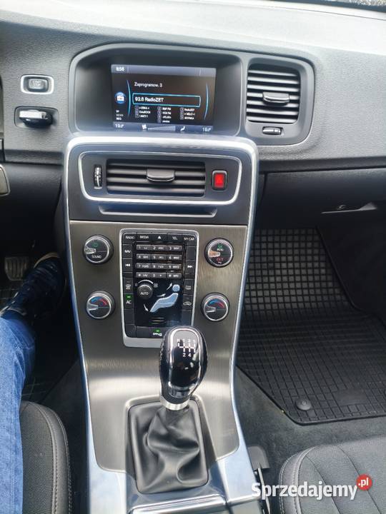 Volvo S60 benzyna pełna historia serwisowa nieuszkodzony Piotrków Trybunalski