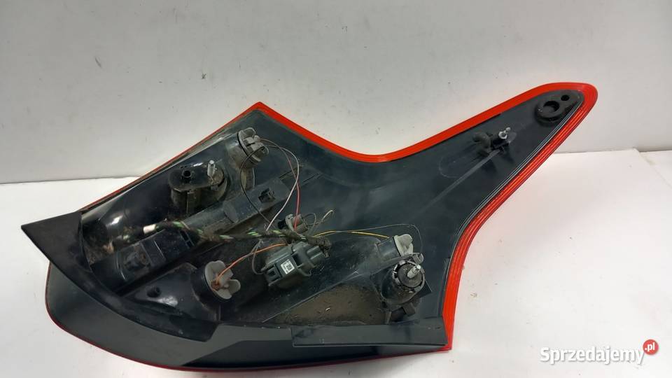 FORD FOCUS MK3 HB LAMPA TYŁ PRAWA Zbierkowo