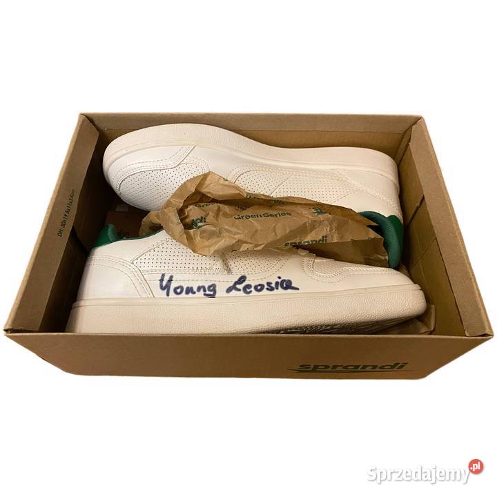 Buty sportowe z podpisem Young Leosi Sprandi tkanina