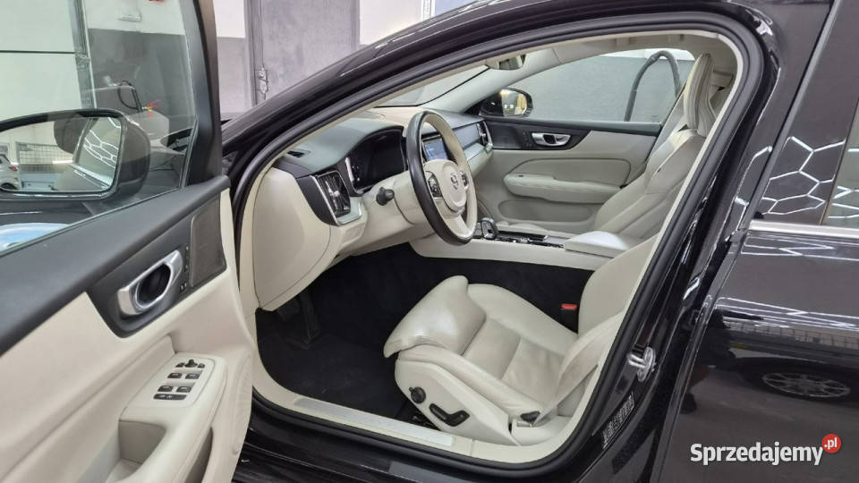 Volvo V60 Poleasingowe MHC II 2018 Rok produkcji 2023 Komorniki