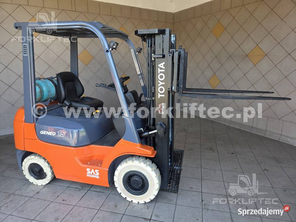 Wózek widłowy TOYOTA 7FGF15 1500 Triplex TOYOTA Wózki widłowe Wózki widłowe Lędziny