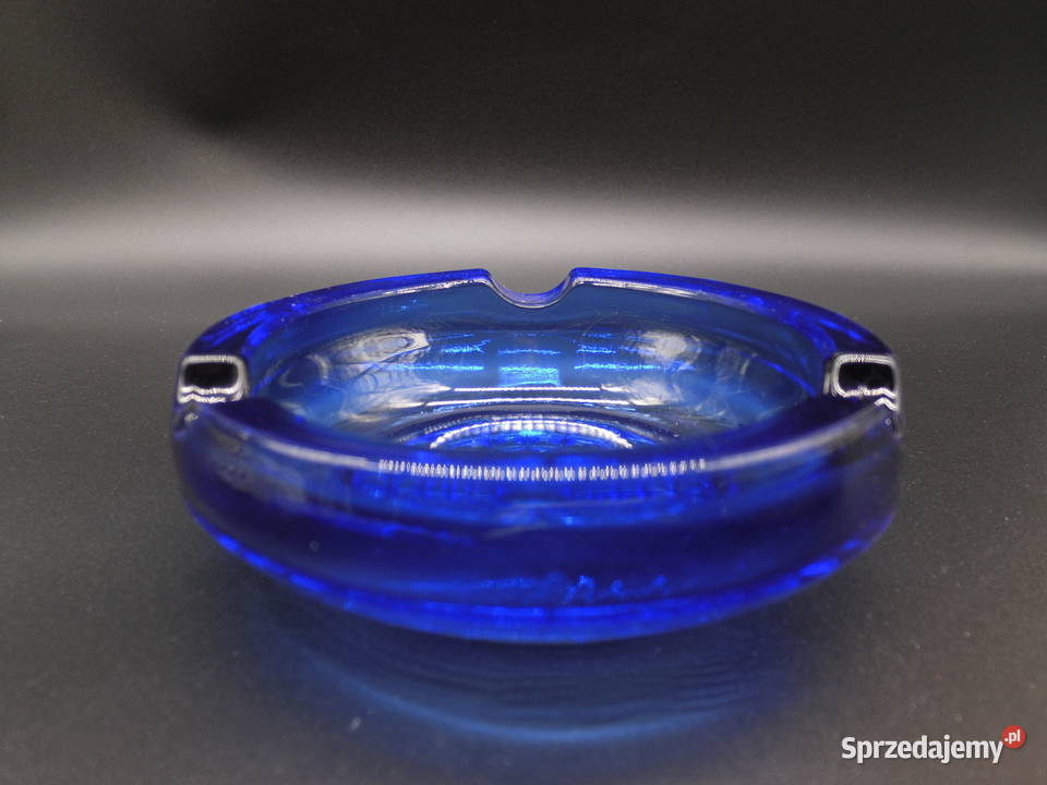Popielniczka ze szkła kobaltowego lata 70 Raszków