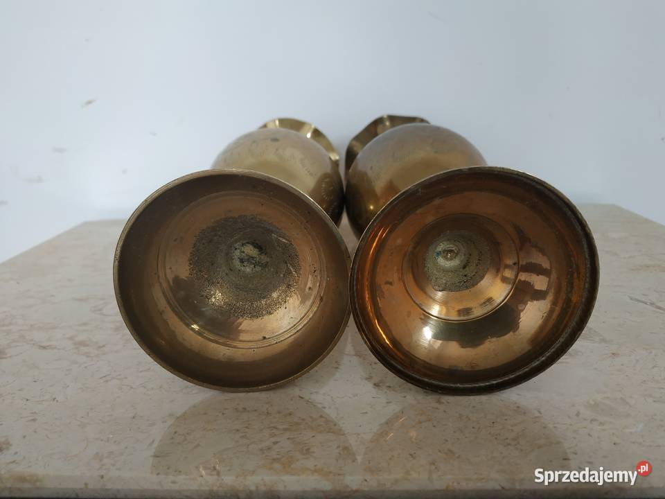 Dwa mosiężne wazony