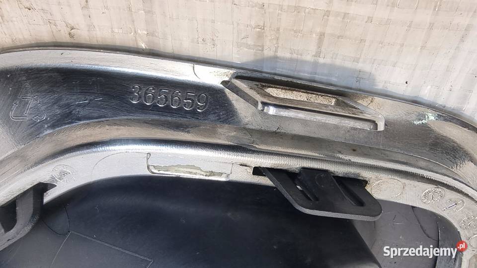 JEEP GRAND CHEROKEE WK2 KRATKA HALOGENU LEWA Listwy i nakładki sprzedam