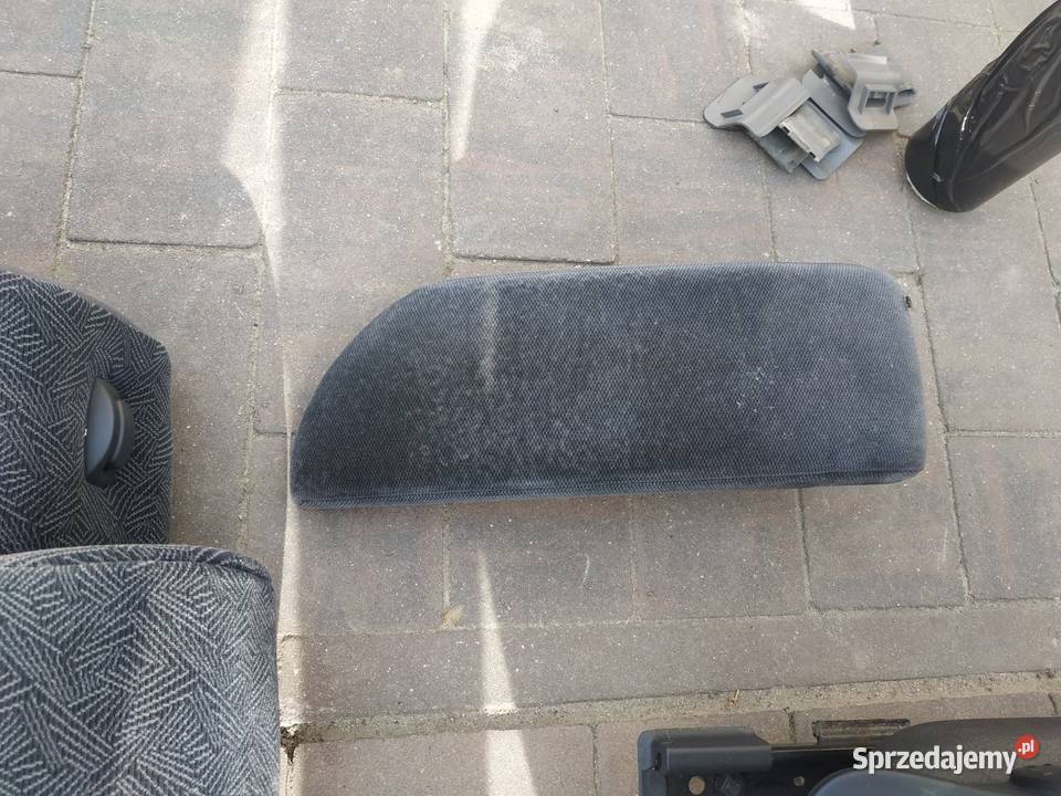 Fotele Laguna II Rok produkcji 2001 Oszczepalin Pierwszy sprzedam