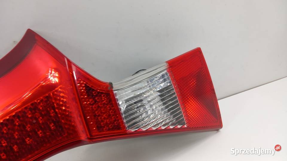 VOLVO V70 III KOMBI LAMPA TYŁ PRAWA W KLAPĘ osobowe Zbierkowo