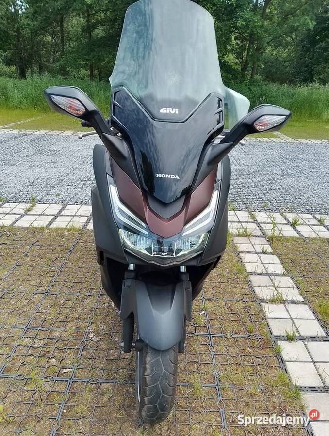 Skuter Honda Forza NSS 125 uszkodzony na kat B