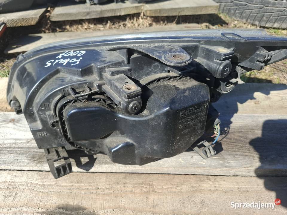 Lampa Prawa Przód Ford Focus 07r sprzedam
