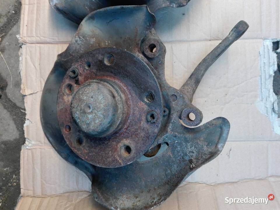 Mercedes 190 W201 zwrotnica przód piasta osłona Skarżysko-Kamienna