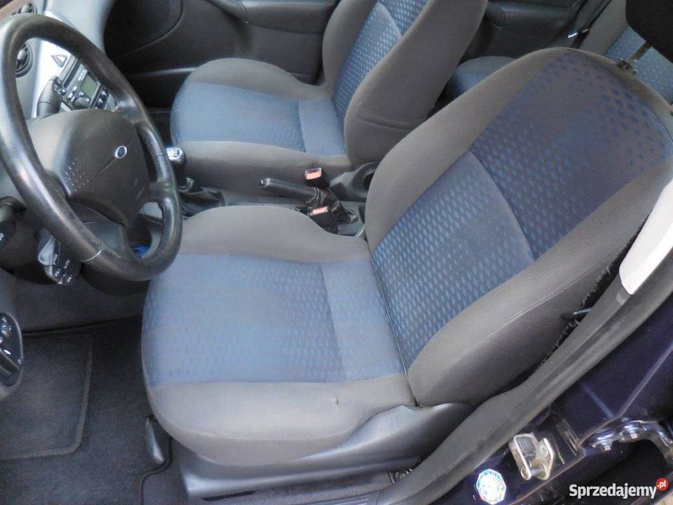 Ford Focus KOMBI 100 benz 16 BEZWYPADKOWY zero Kraków