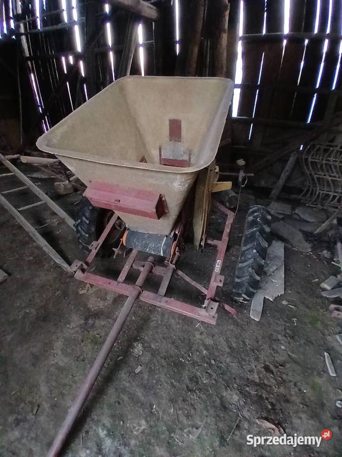 Rozsiewacz do nawozu KOS nieuszkodzony Markowa sprzedam