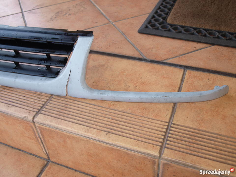 VW Polo Grill atrapa Lampa prawa przednia Karoseria
