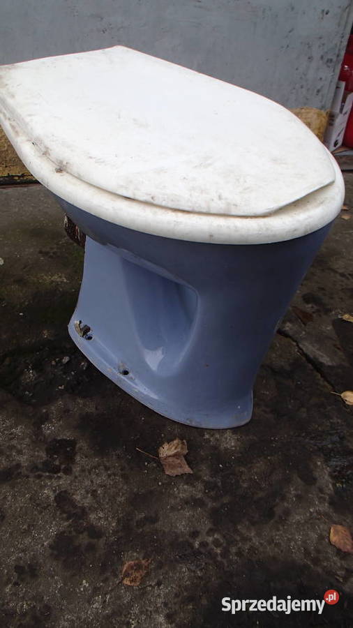 Niebieska ubikacja toaleta PRL WC vintage