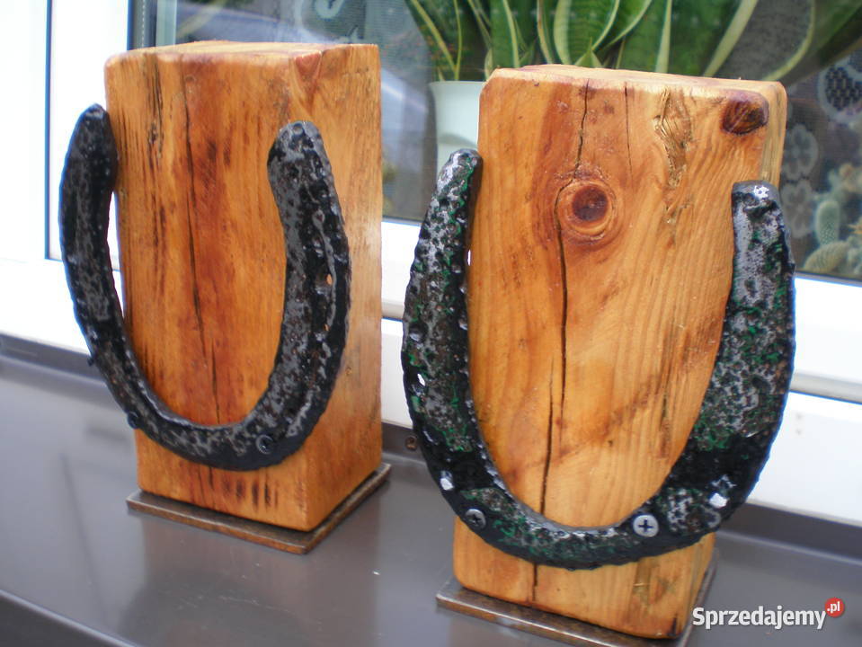 stara podkowa na drewnianej belce Siedlce