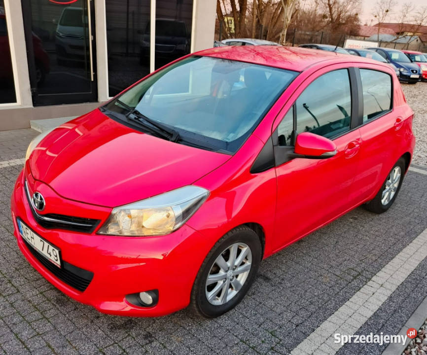 Toyota Yaris 13 benzyna opłatach III 20112019 czerwony Yaris sprzedam