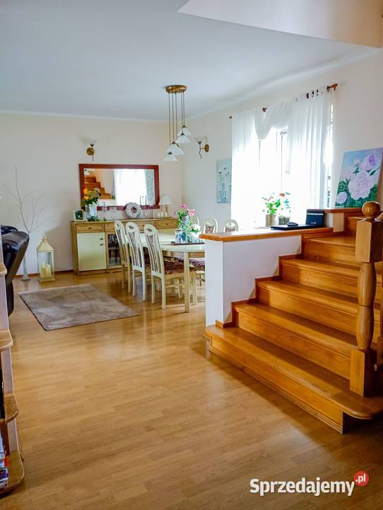 Dom wolnostojący o powierzchni 160m2 2 garaże Płoty