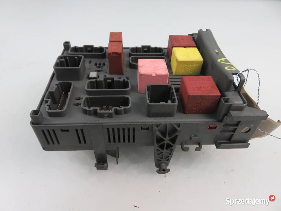 BSI RENAULT ESPACE IV 22 dCi 8200004201E Skrzynki bezpieczników