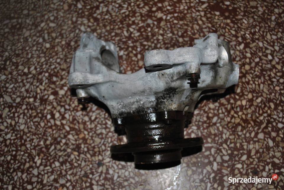 Zwrotnica lewy przód BMW E60 E61 Poręba