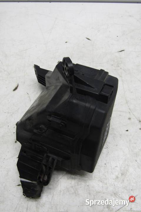 SKRZYNKA BEZPIECZNIKÓW 13 VVTi TOYOTA YARIS III