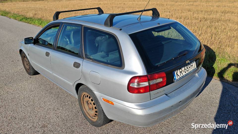 VOLVO V40 19D blacharce