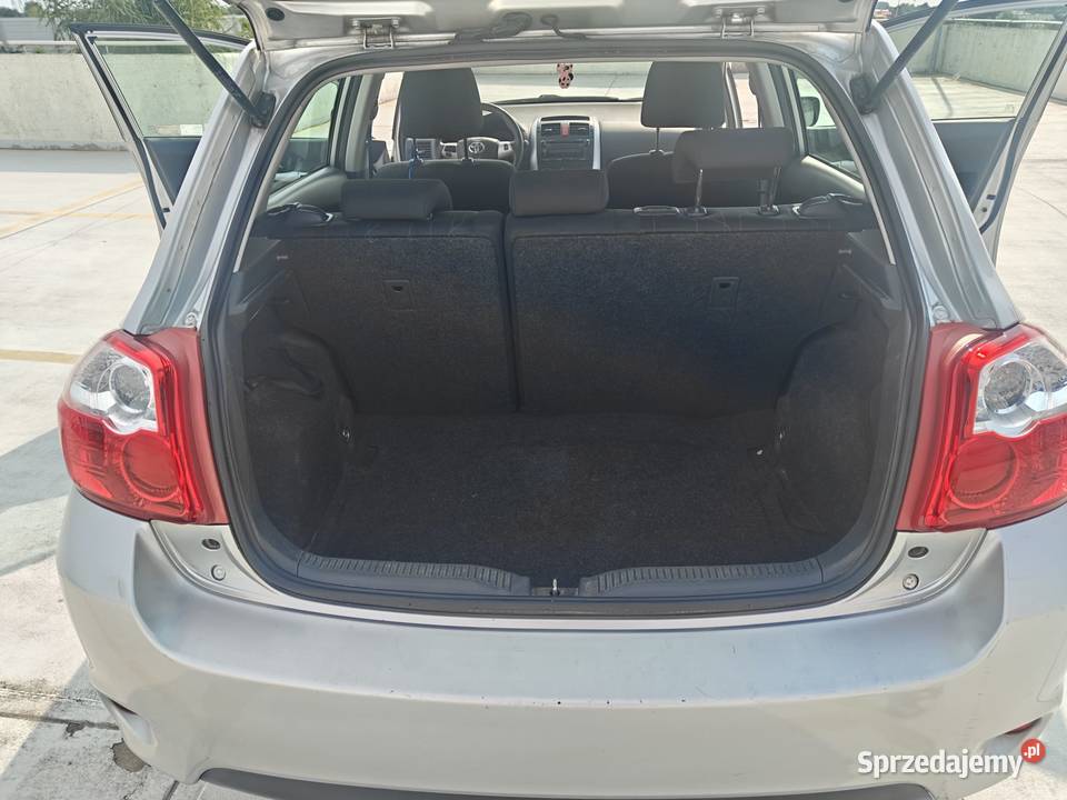 Toyota Auris świetna do jeżdzenia mieście nieuszkodzony Warszawa