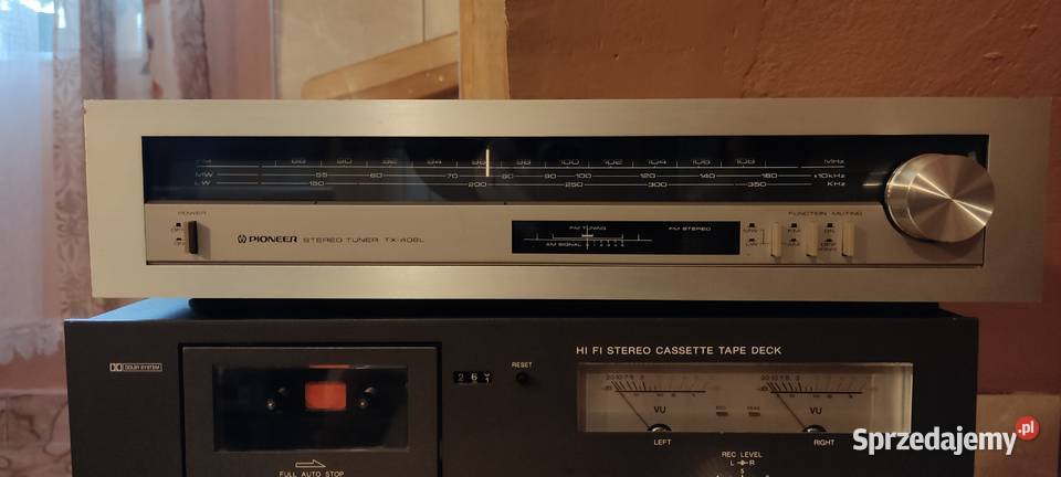 Kolekcjoner sprzętu sprzeda 8 sztuk różności