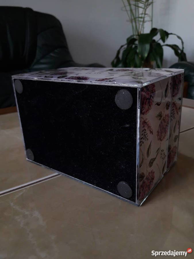 Szklana szkatułka kasetka Anglia