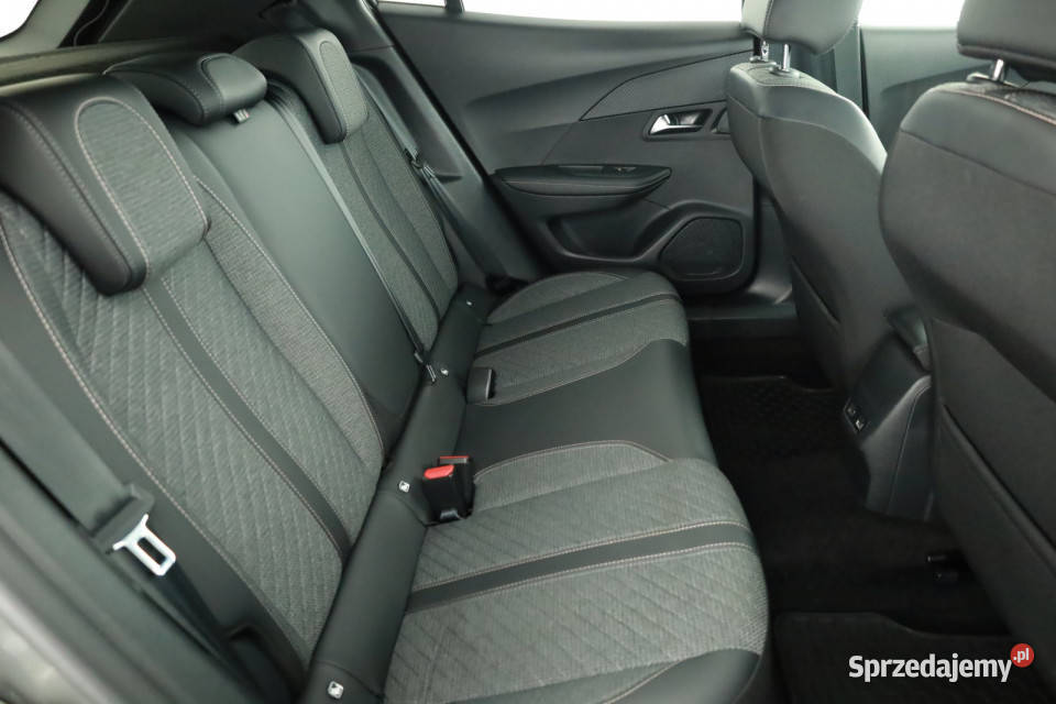 Peugeot 2008 12 PureTech światła LED