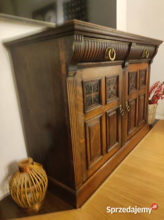 Szkocka rzezbiona komoda Kraków