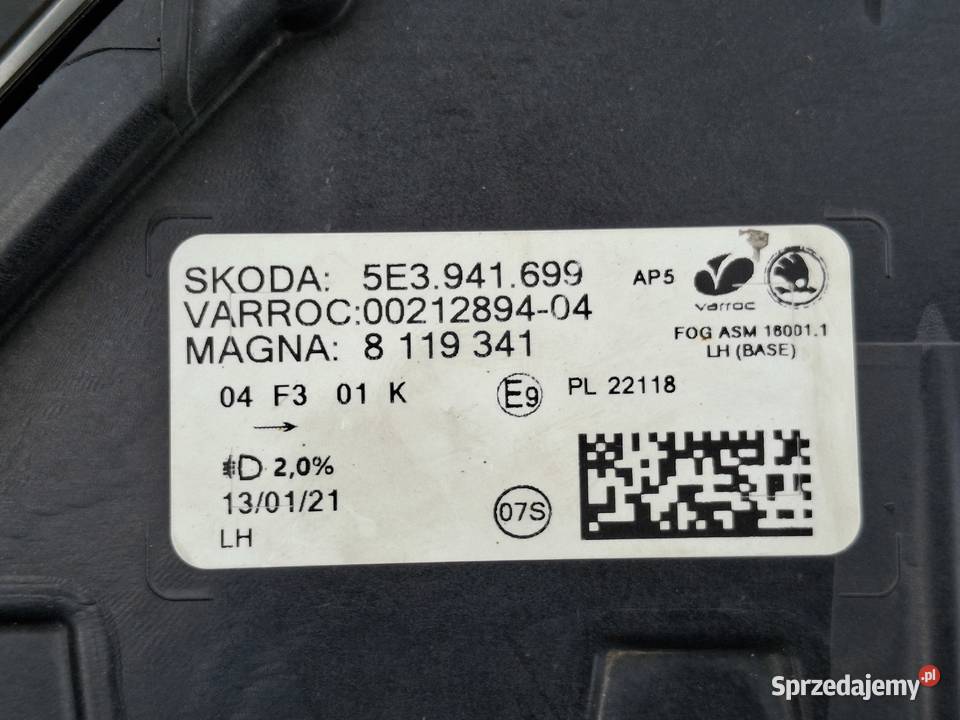SKODA OKTAVIA IV 4 HALOGEN LEWY LAMPA Bieleń