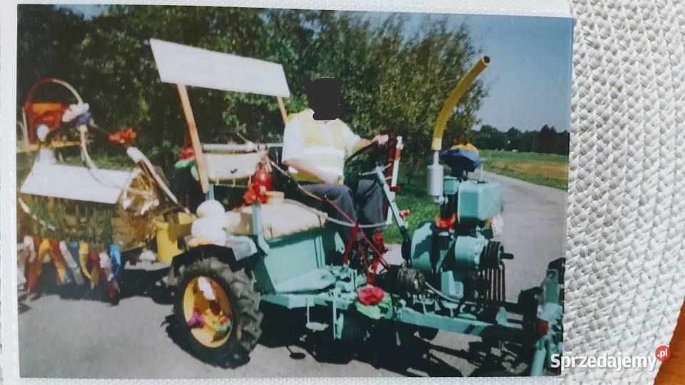 Traktorek SAM esiok z maszynami Goleszów