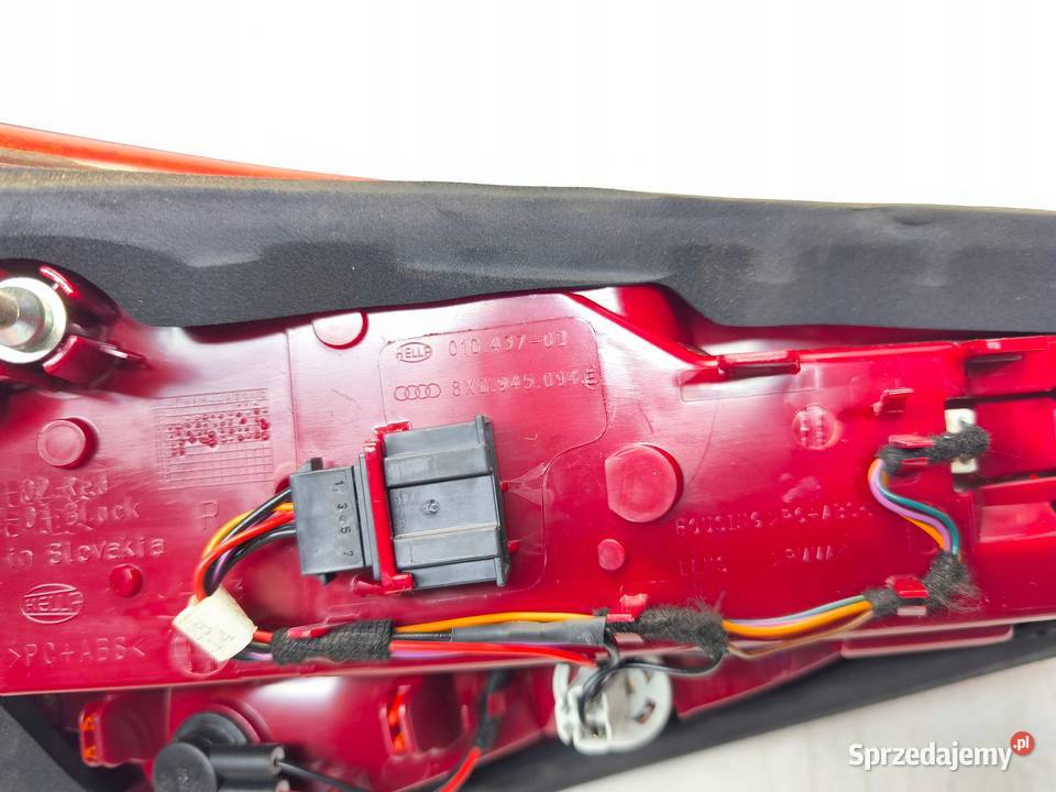 LAMPA PRAWY TYŁ W KLAPĘ AUDI A1 8X 8X0945094E Przystajń