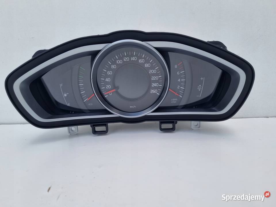 Volvo V40 II 20 T Benzyna LICZNIK ZEGARY Europa osobowe Chełm