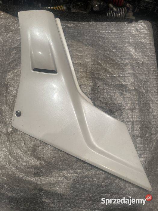Honda VF750 Osłona Owiewka Bok Boczek Prawy VF Poznań