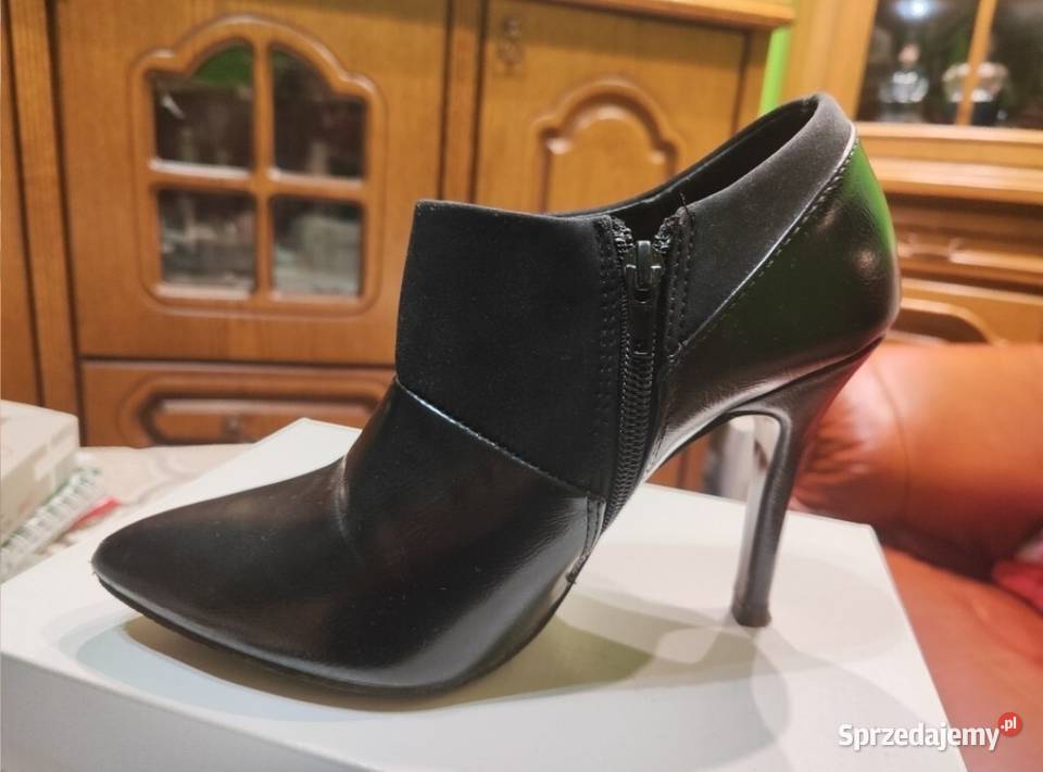 Botki czarne przed kostki 38