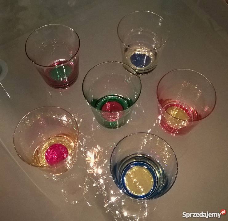 Szklanki z kolorowym dnem do napojów drinków Kluczbork