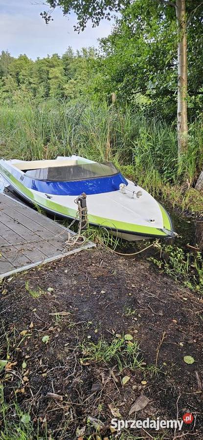 Ładnaw pełni sprawna CanadaŁódka łódź motorówka