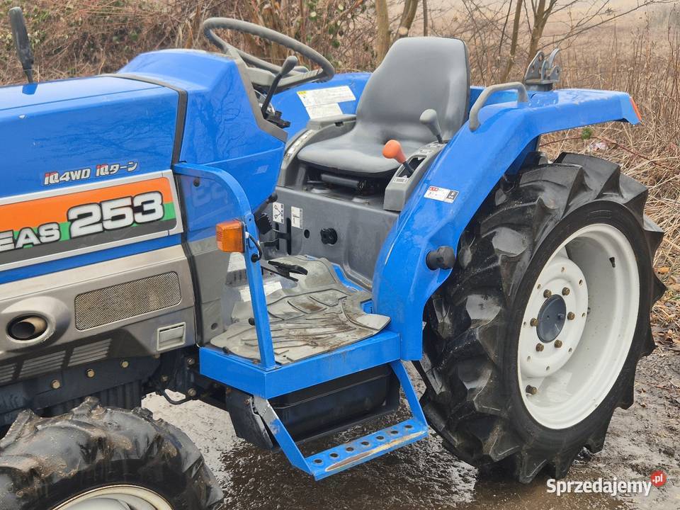 Traktorek traktor ISEKI TG253F 25 44 Wspomaganie Napęd 4x4