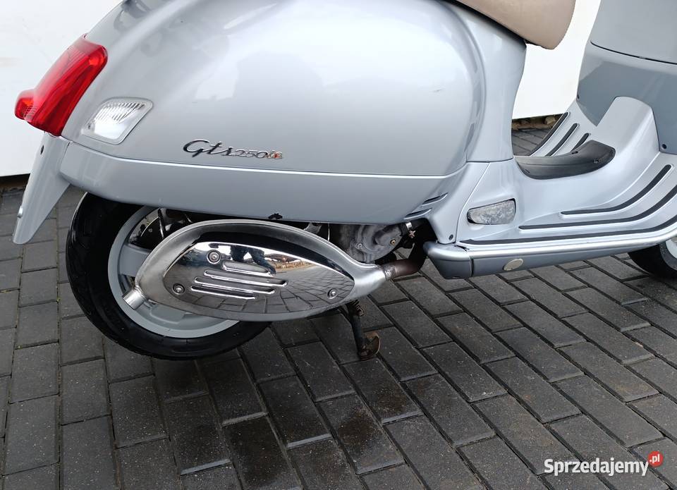 Piaggio Vespa GTS 250 ie ALARM niski przebieg Piaggio