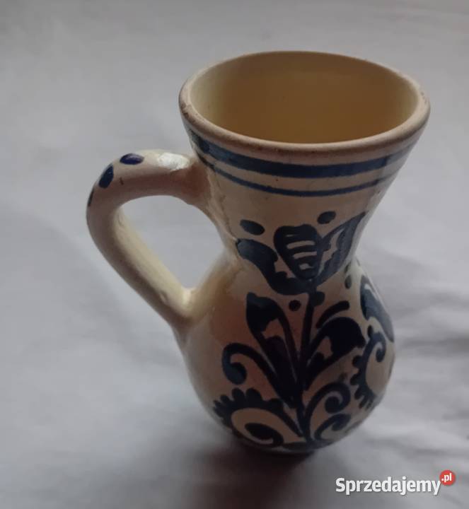 Ręcznie formowany i malowany dzbanekmlecznik