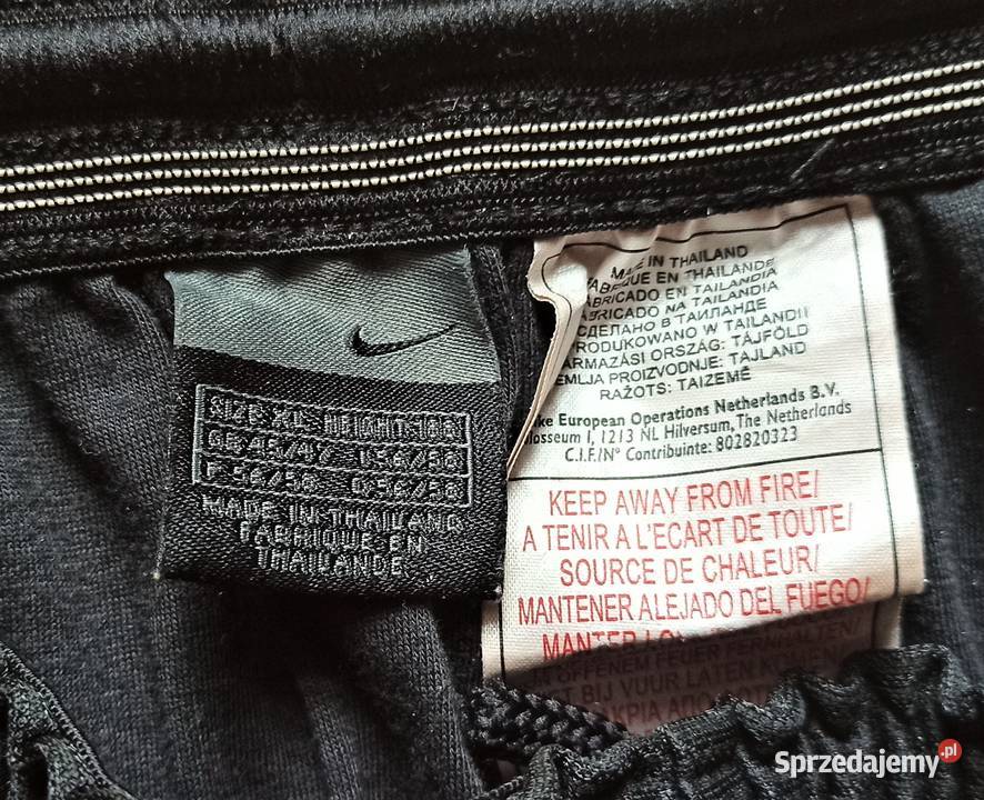 Bluza i spodenki sportowe firmy NIKE