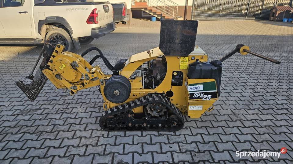 Pługoukładacz Vermeer SPX25 wibropług plug